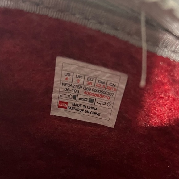 The North Face Alpenglow IV Winter Youth Kids Snow Boots TNF size 4 - Picture 5 of 7